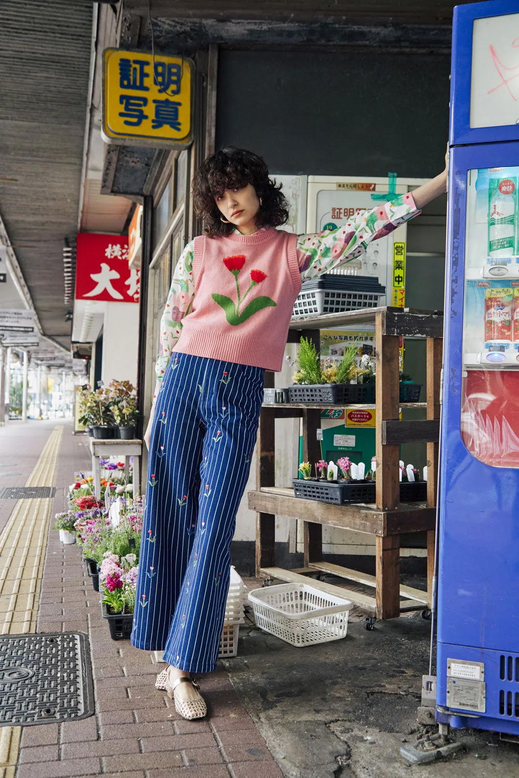 Rosette Knit Vest