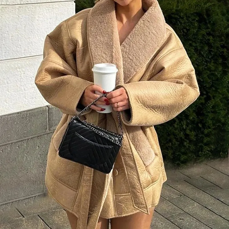 Sherpa jas van imitatieleer